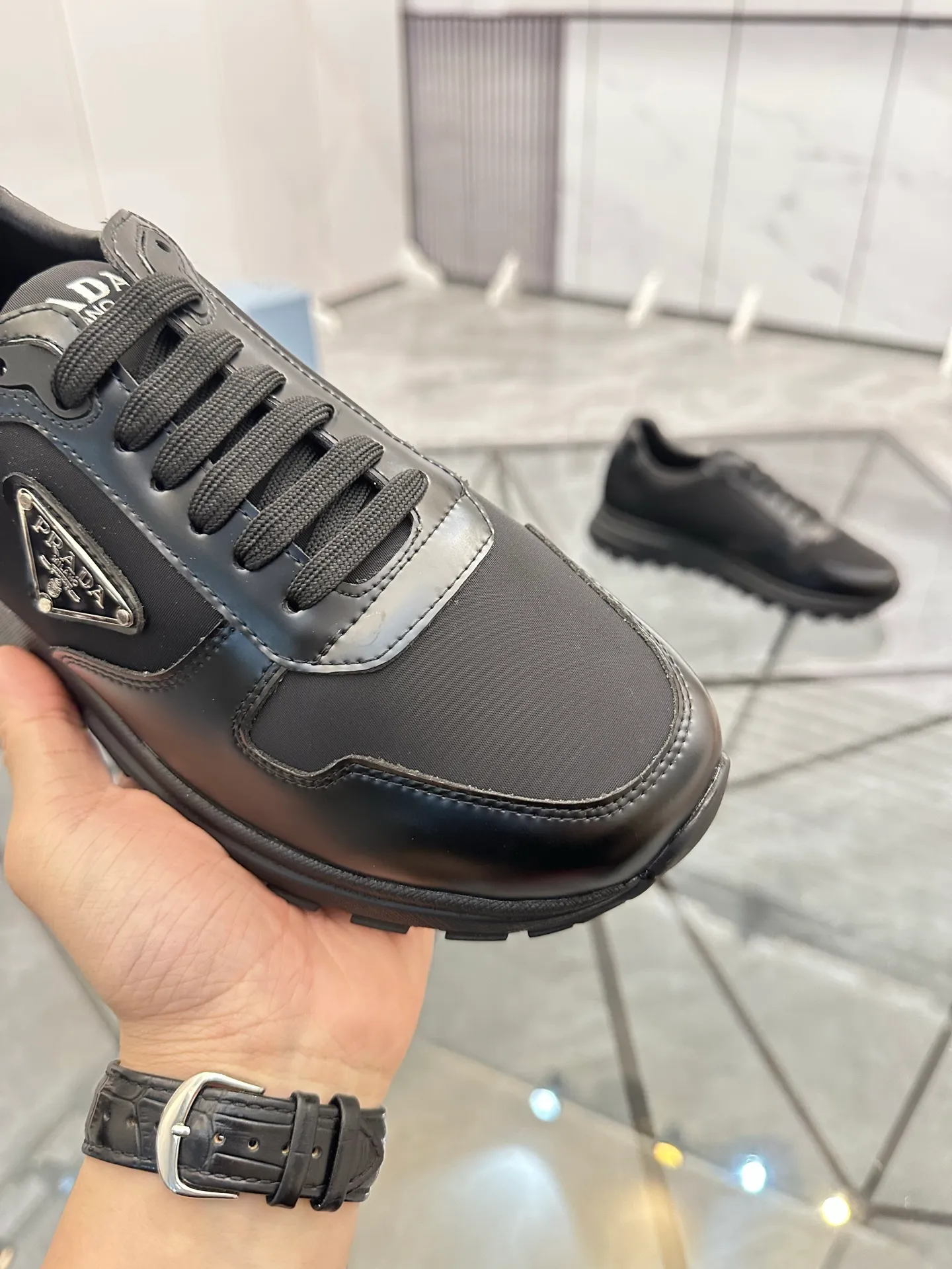 Men's shoes: 💰P440¥ Product trademark: Prada *"Prada*" low-top casual shoes Regular size: 38-44 (can be customized to 45.46) Product materials: imported cowhide upper, sheepskin lining, original outsole. Number: 835
